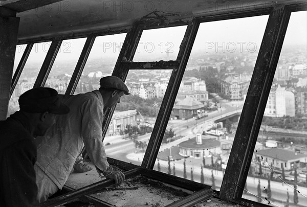 Berlin - destroyed Radio Tower restaurant, 1949