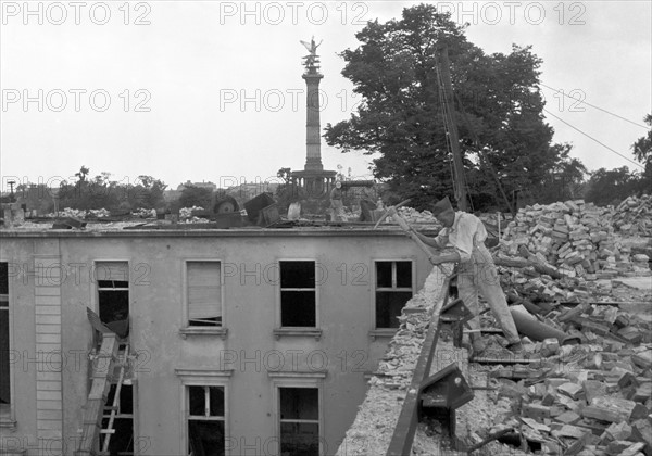 Berlin - ruin of Schloss Bellevue 1954