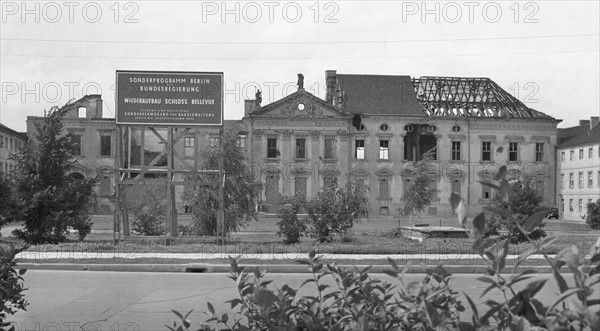 Berlin - ruin of Schloss Bellevue 1954