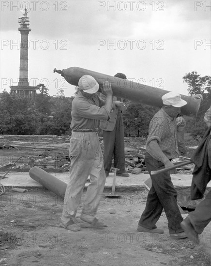 Berlin - ruin of Schloss Bellevue 1954