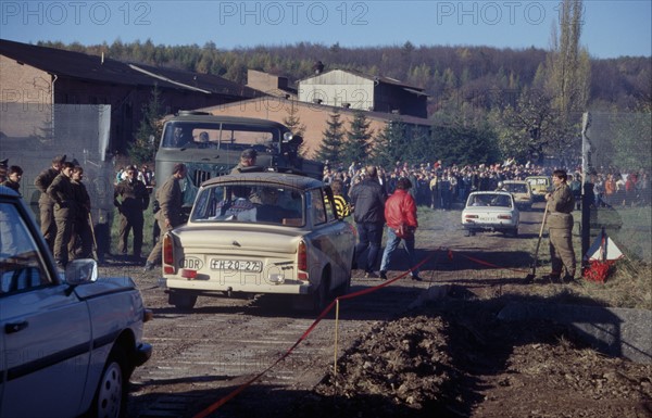 GDR - East Germans are Ready to Leave in November 1989