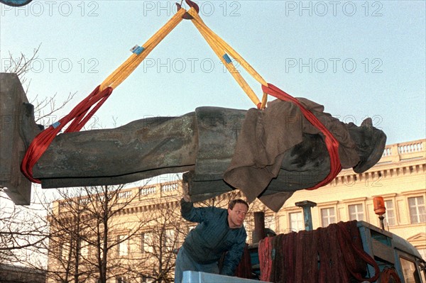 Removal of Socialist Symbols in Eisleben