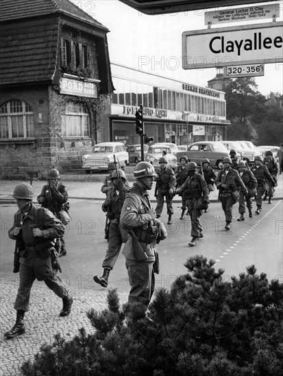 Manoeuvre of US army in Berlin Grunewald