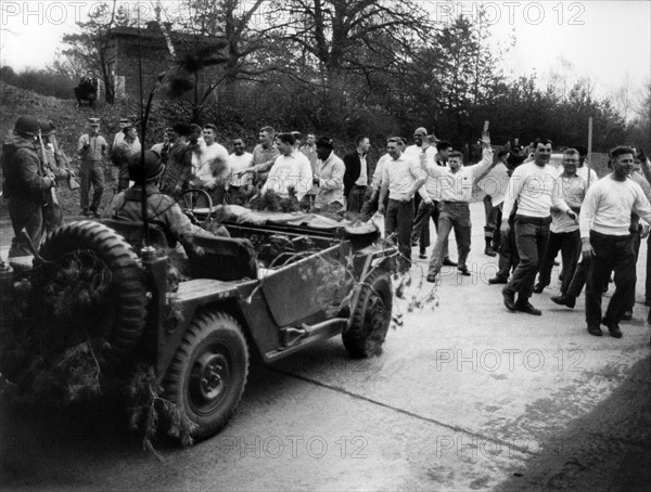 Simulated civilian uprising during manoeuvre of US army in Berlin