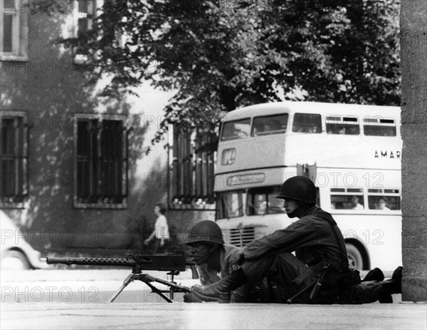 Manoeuvre of US army in the streets of Berlin