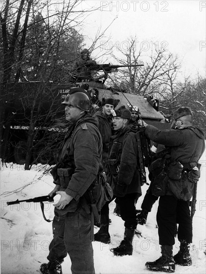 Manoeuvre of US army in wintery Grunewald in Berlin