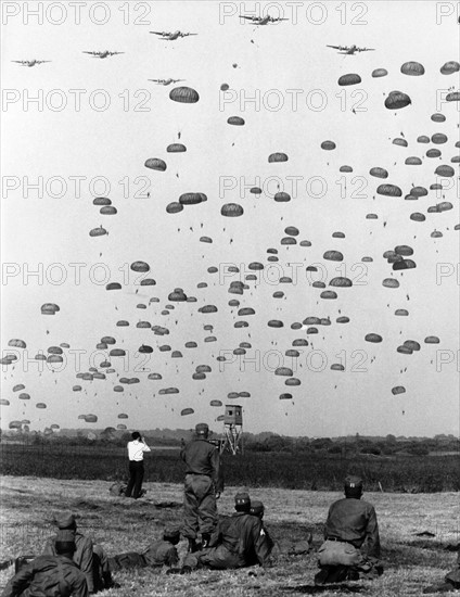 Countless paratroopers during US airborne exercise