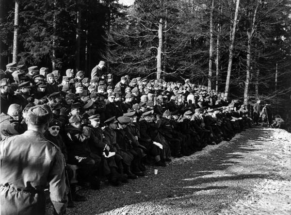 NATO generals and  officials watch the manoeuvre "Free Play" of the US army