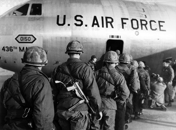 US soldiers on their way to Germany to the manoeuvre REFORGER I