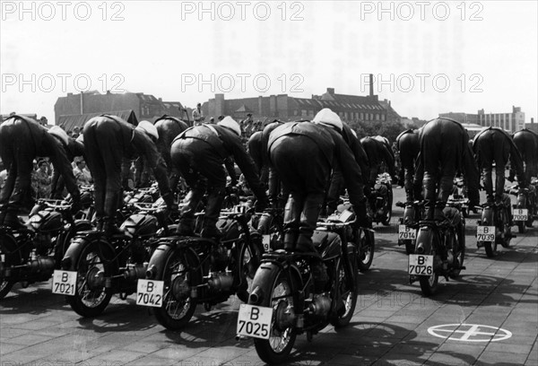 Presentation of the motorised police of Berlin during competition with the US army