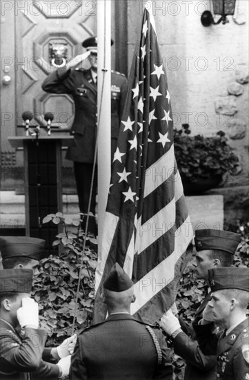 Flag changing at the US town major's in Berlin