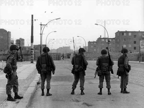 Armed units of the US Army at Berlin checkpoint