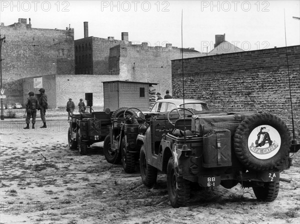 Armored units of the US Army at Berlin checkpoint