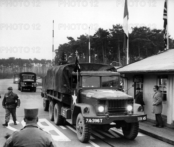 US troop transport to Berlin leads through Soviet zone