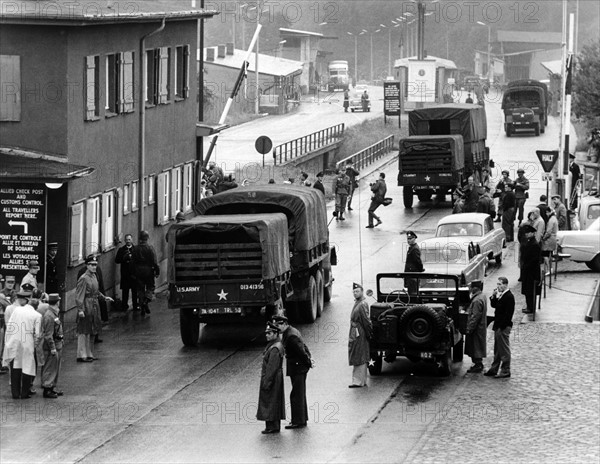 US troop transport to Berlin leads through Soviet zone