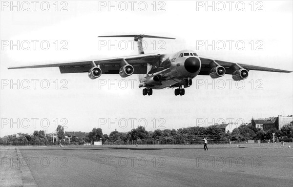 C-141 Starlifter of the US Air Force landing in Berlin