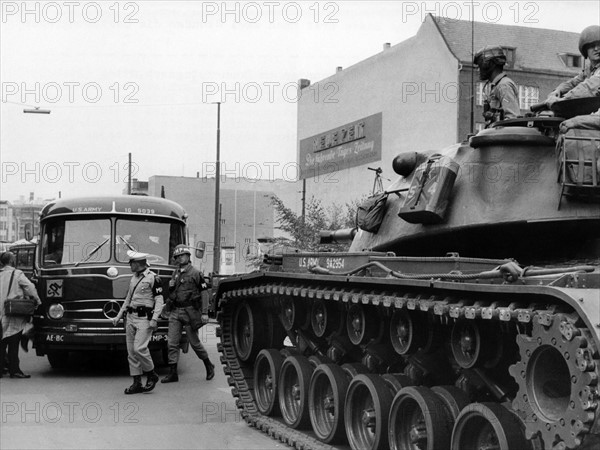 US busses stopped by East Berlin officers