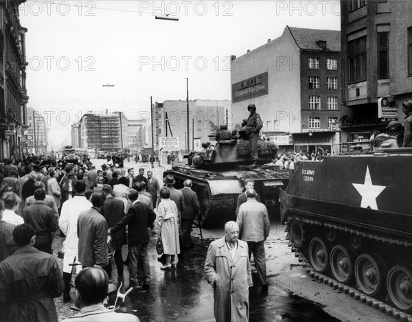 US soldiers and People's Police officers at checkpoint Friedrichstraße in Berlin 1961