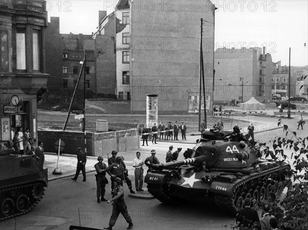 Intensified US military presence at border crossing point Friedrichstrasse in Berlin