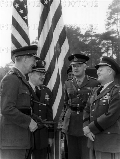 British commander of the Army of the Rhine visits US troops in Berlin