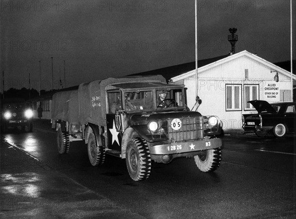 Held back US convoy reaches border crossing point Dreillinden