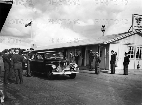 High US commissioner Walter J. Donnelly visits allied check point Dreilinden