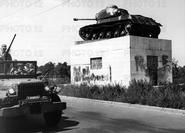 Soviet tank monument at Potsdamer Chaussee in Berlin