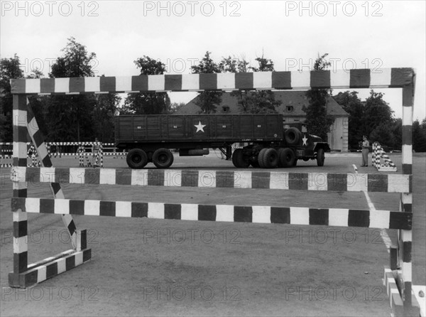 US army in Germany: Skilled driving with articulated lorry