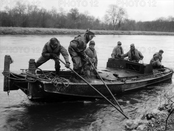 Organised search for two US soldiers in the Danube