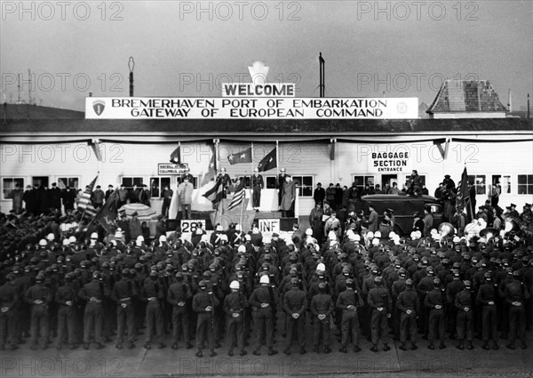 Eisenhower welcomes American troops in Bremerhaven