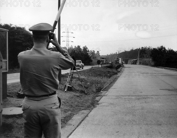 US soldiers at the inter-German checkpoint Helmstedt