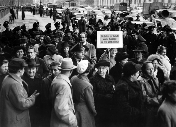 Demonstration of victims of the occupation in Munich