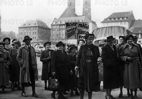 Demonstration of victims of the occupation in Munich