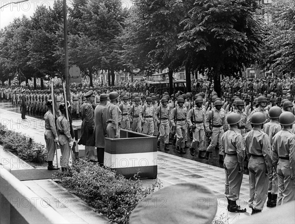 Parade for the American Independence Day in Berlin with General Clay