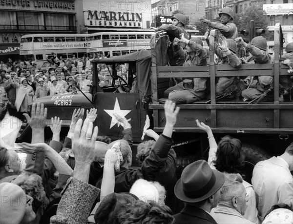 Celebrated military parade of the US Army on Kurfürstendamm in Berlin 1961