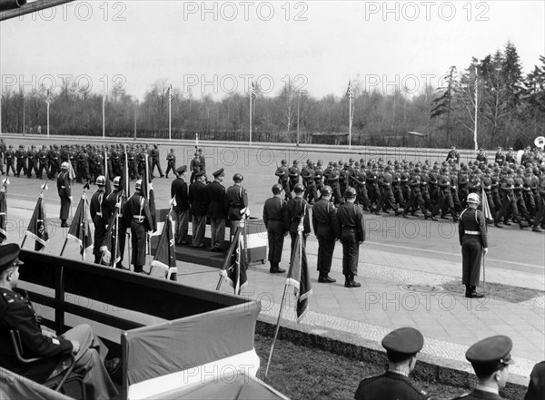 US military parade for the visit of lieutenant general H. I. Hodes in Berlin