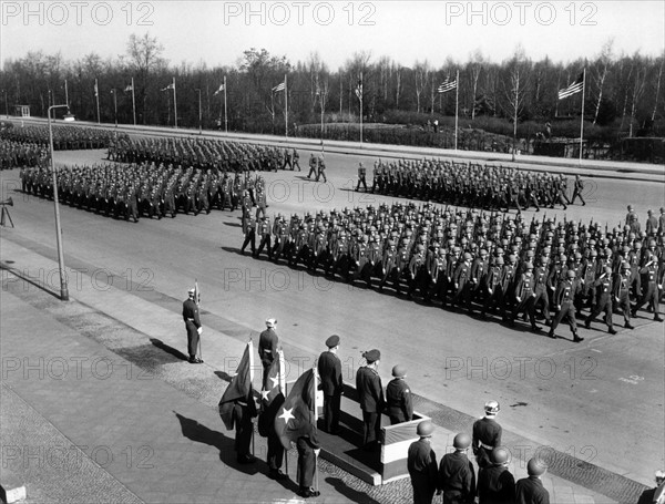 US military parade for the farewell of general H. I. Hodes