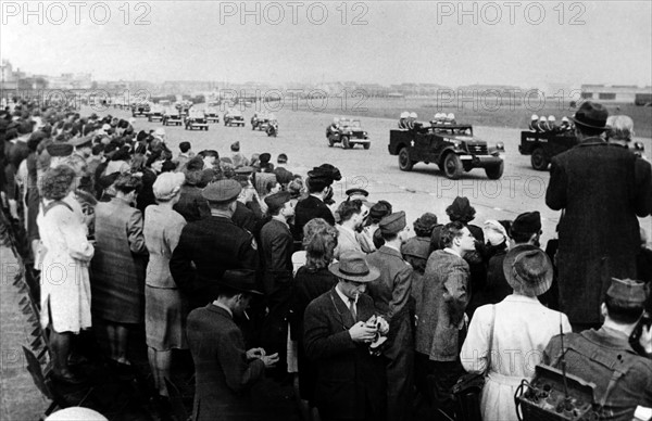 Military parade of the US Army in Berlin-Tempelhog for V-E-Day