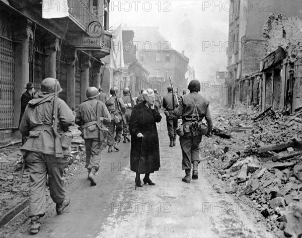 US troops march into Bensheim