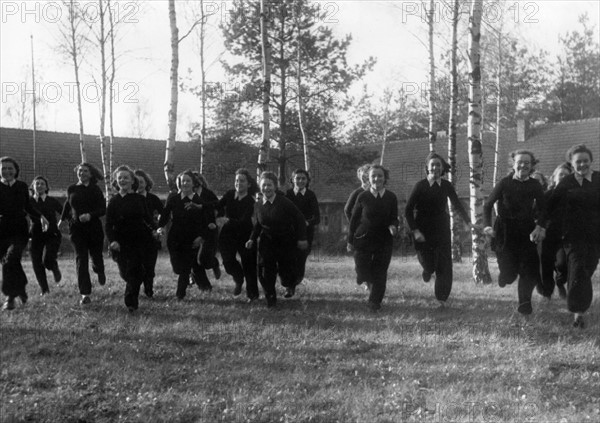 WW II - women at the front 1944