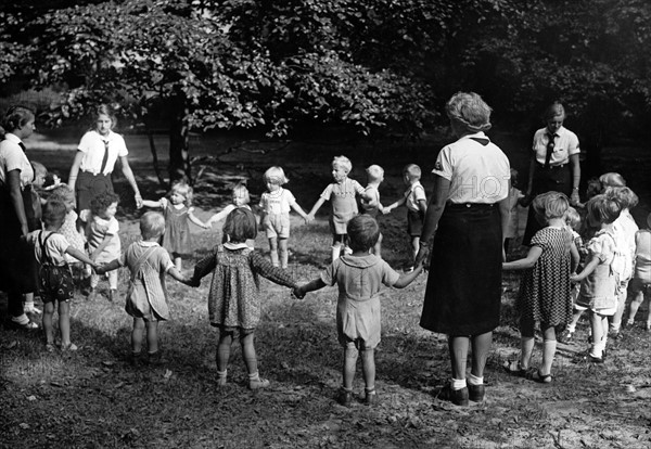 Third Reich - BDM support NSV childcare 1939