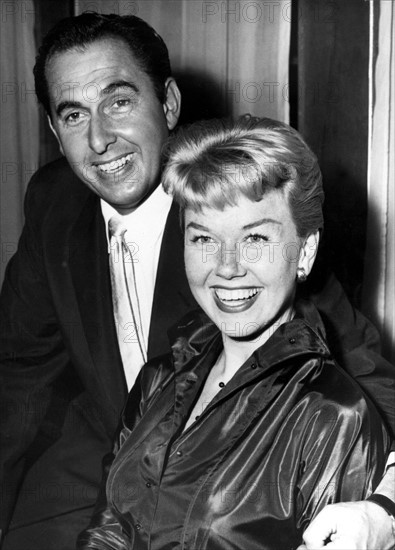 Doris Day posant avec son mari Marvin Melcher.