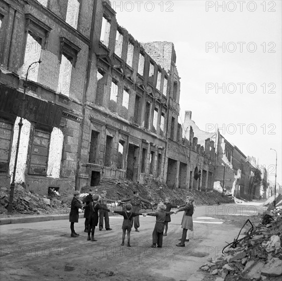 Post-war period - children in destroyed Berlin