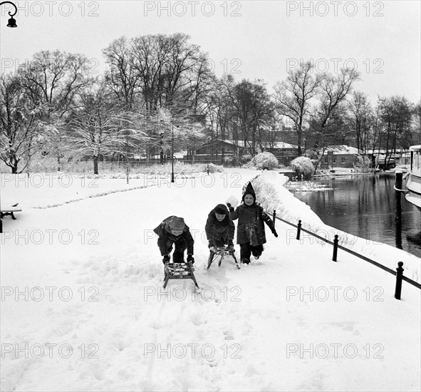 Berlin - children in the snow