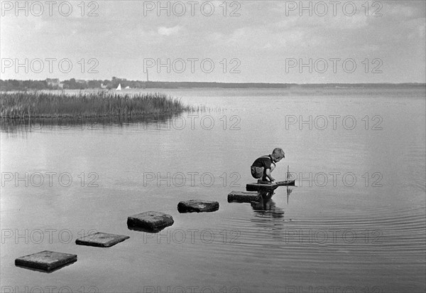Berlin - child at lake