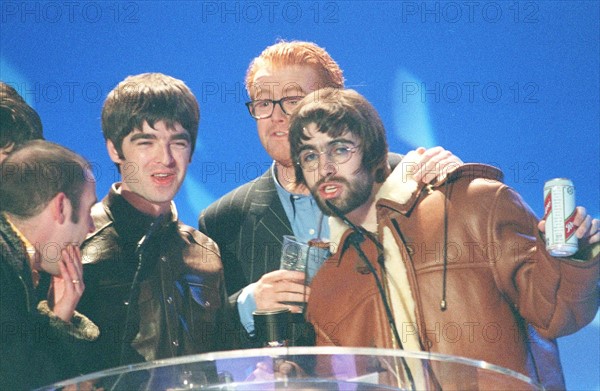 Le groupe Oasis, 1996