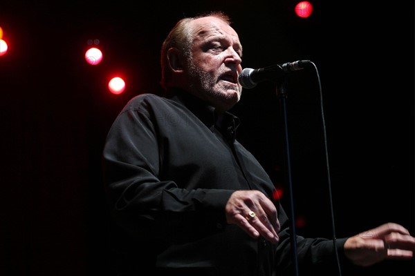 Joe Cocker en concert à la Tour de Londres, en 2008.