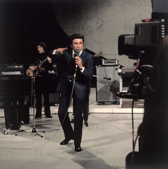 GILBERT BECAUD