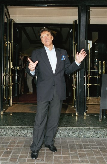 SACHA DISTEL
French Singer
New star of the musical "Chicago"
Universal...