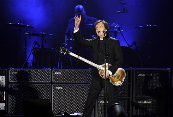 Paul McCartney bei einme Konzert in der O2 Arena